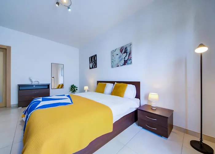 Stylish 2br With Balconies In St Julians, Paceville - 6 By Vaganza Lägenhet